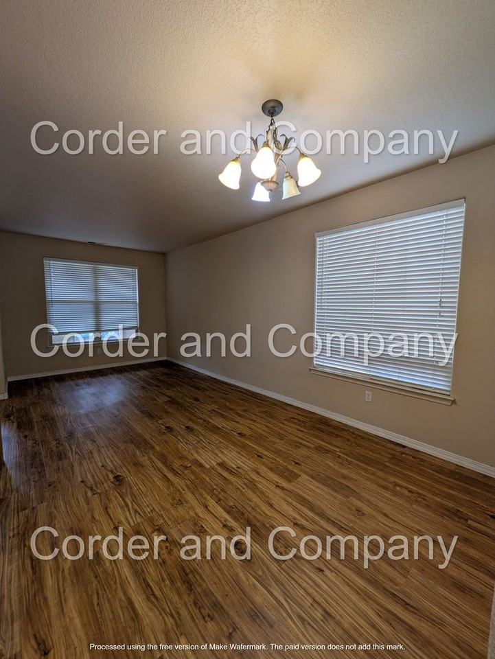 8827 Hampton Ave Ne - Photo 4 of 36