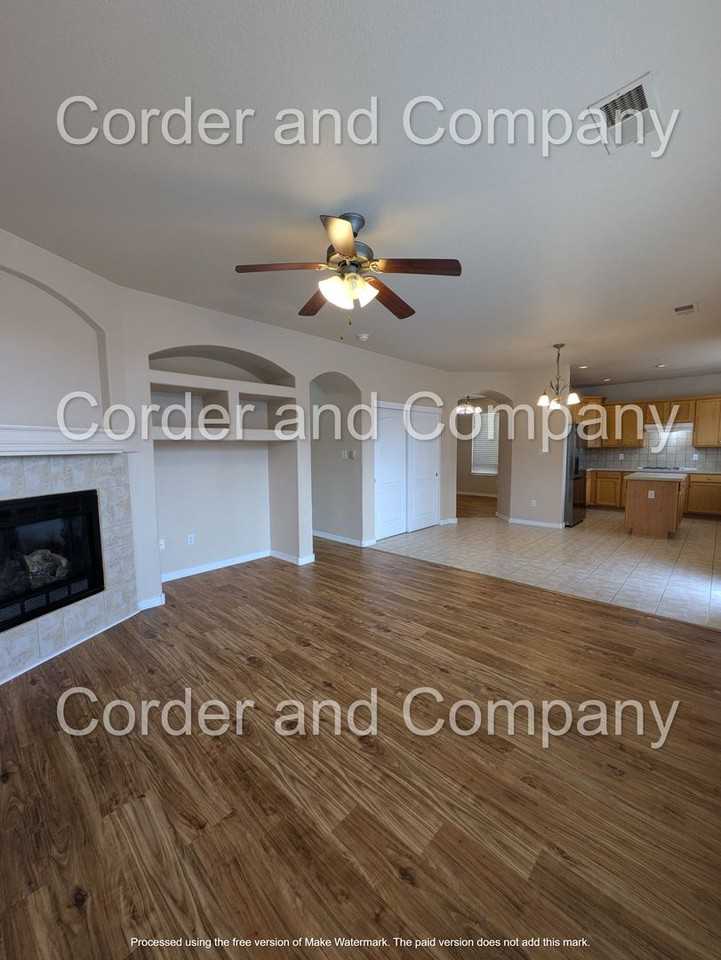 8827 Hampton Ave Ne - Photo 7 of 36