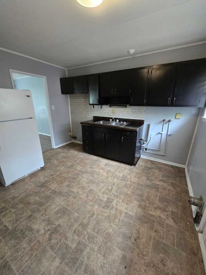 7406 E 53rd St - Photo 4 of 8