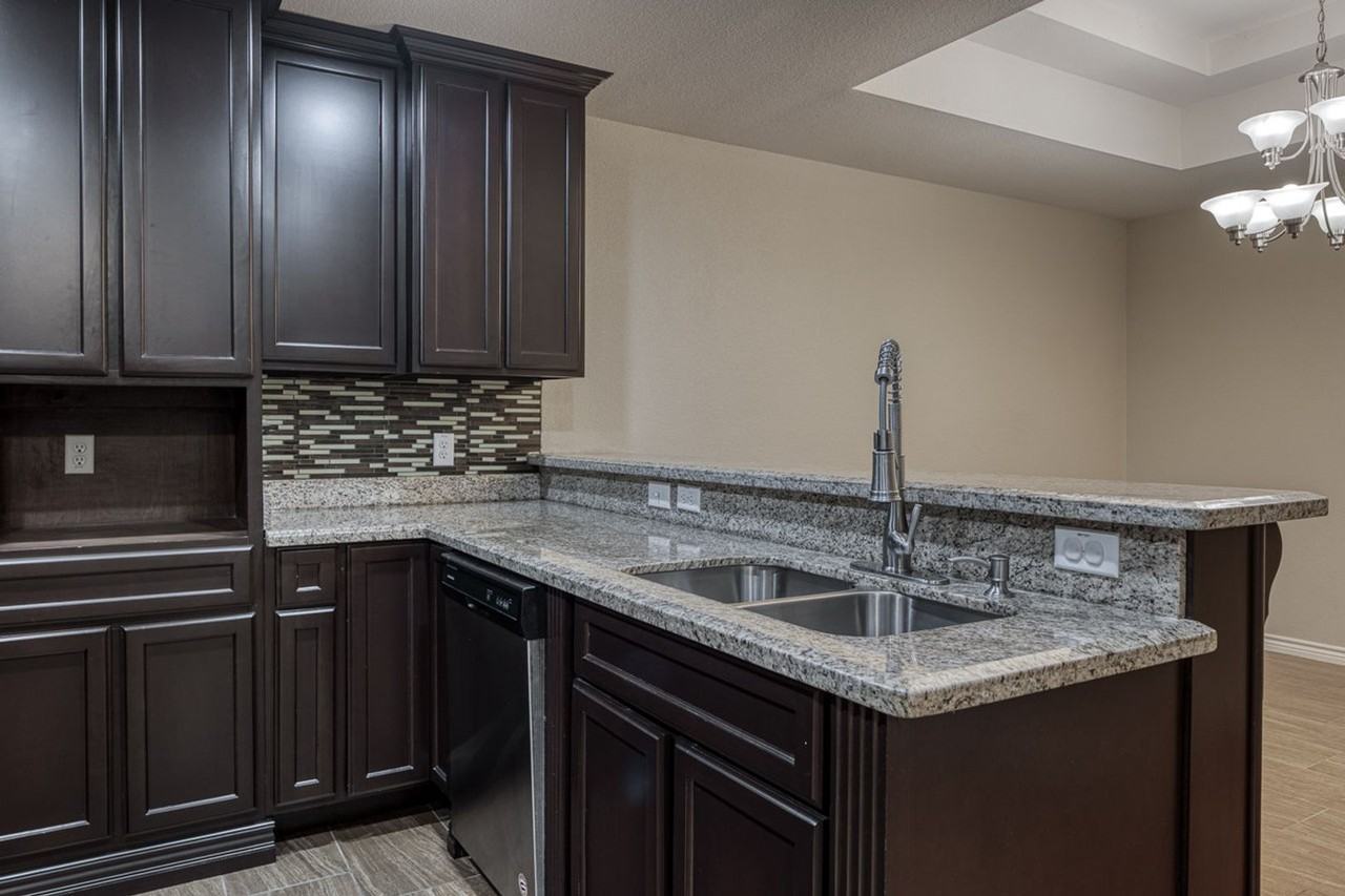 311 Javier Dr - Photo 7 of 12
