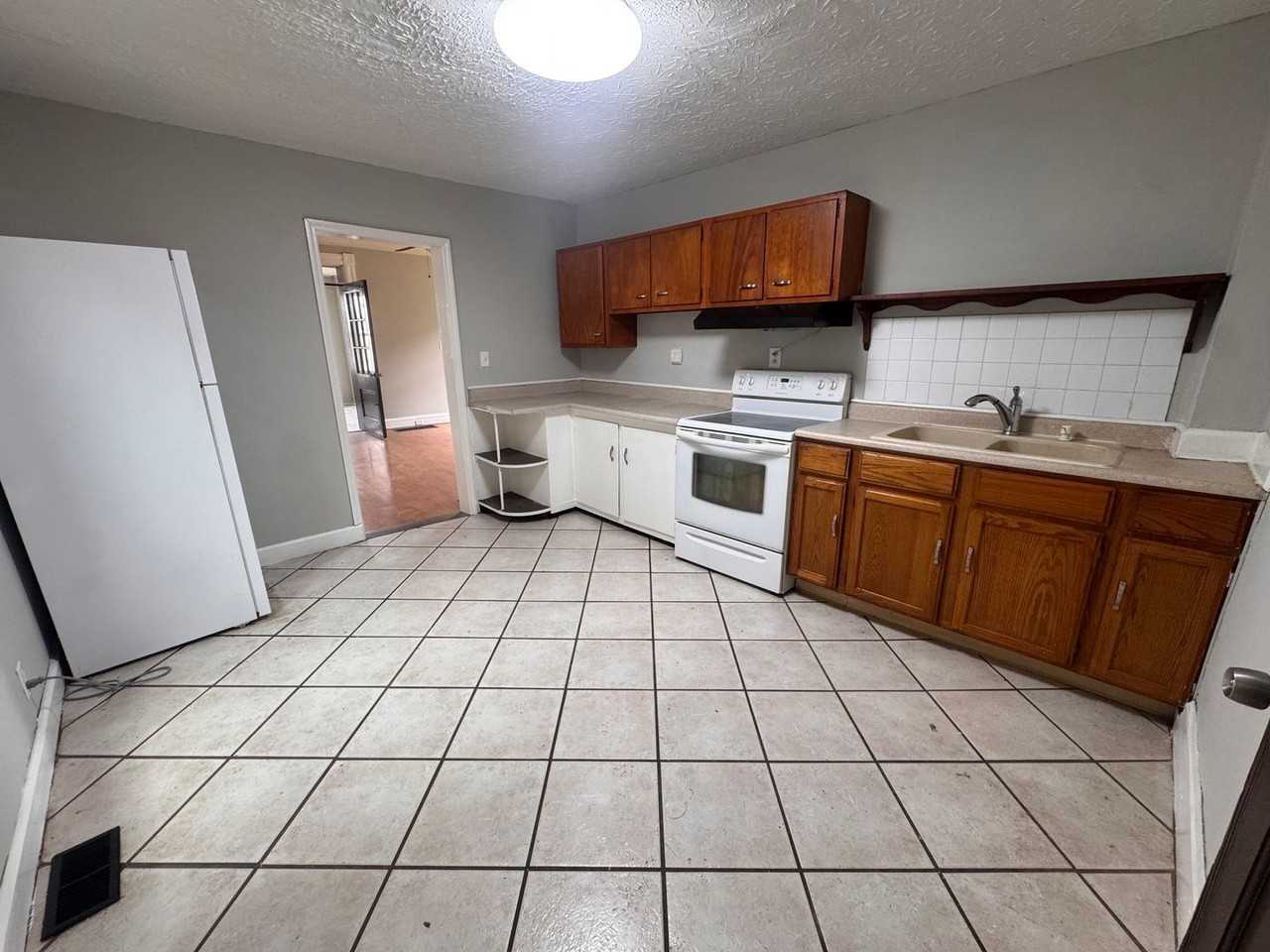 841 N 3rd St - Photo 5 of 10