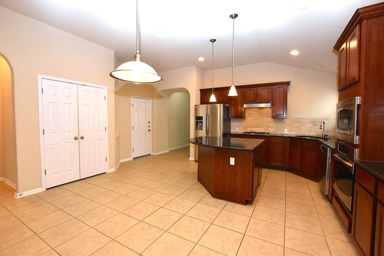 680 680 Middle Creek Drive - Photo 4 of 21