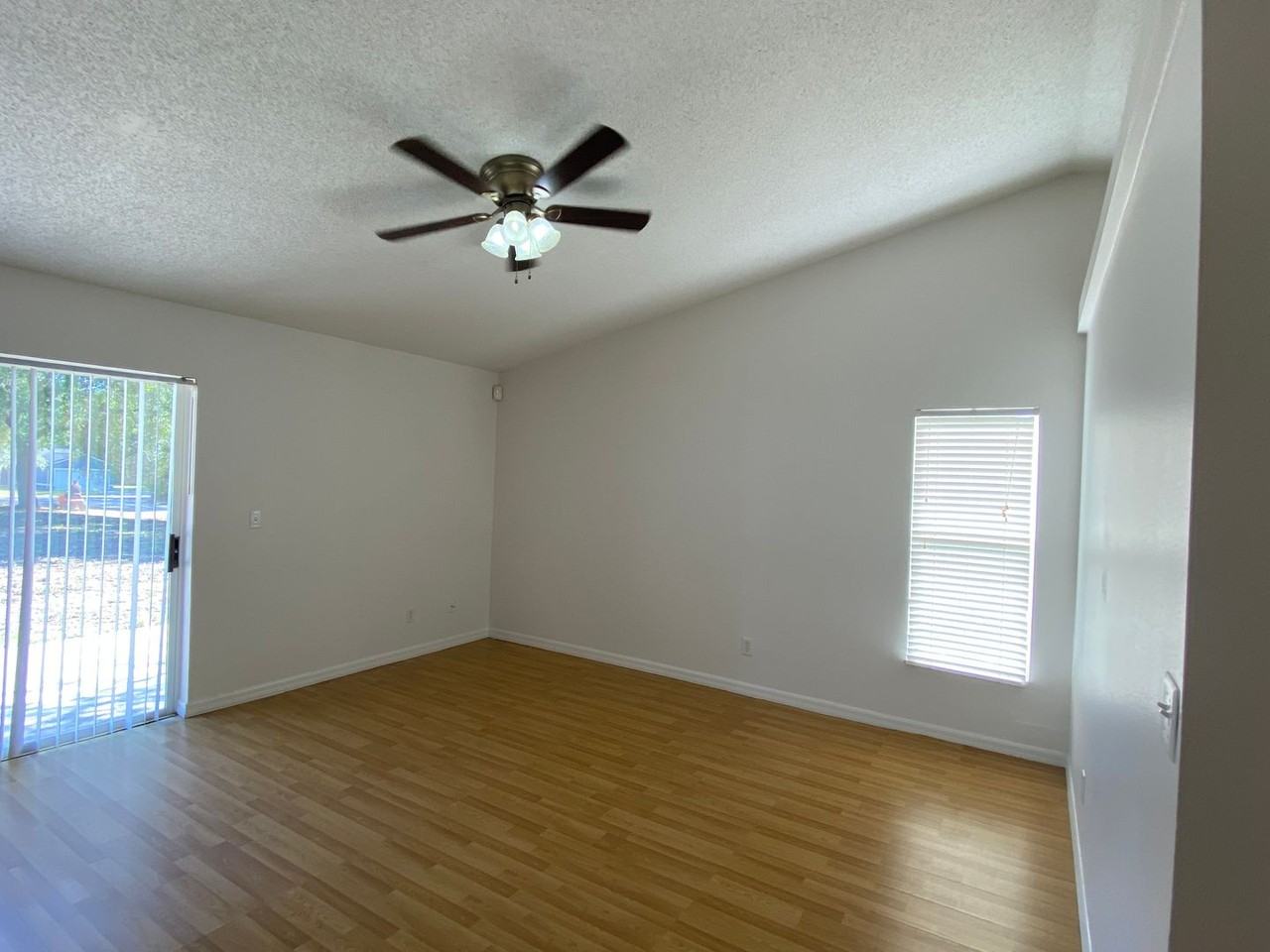 15327 Lafite Ln - Photo 4 of 24