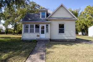 featured image of 909 Range Line St