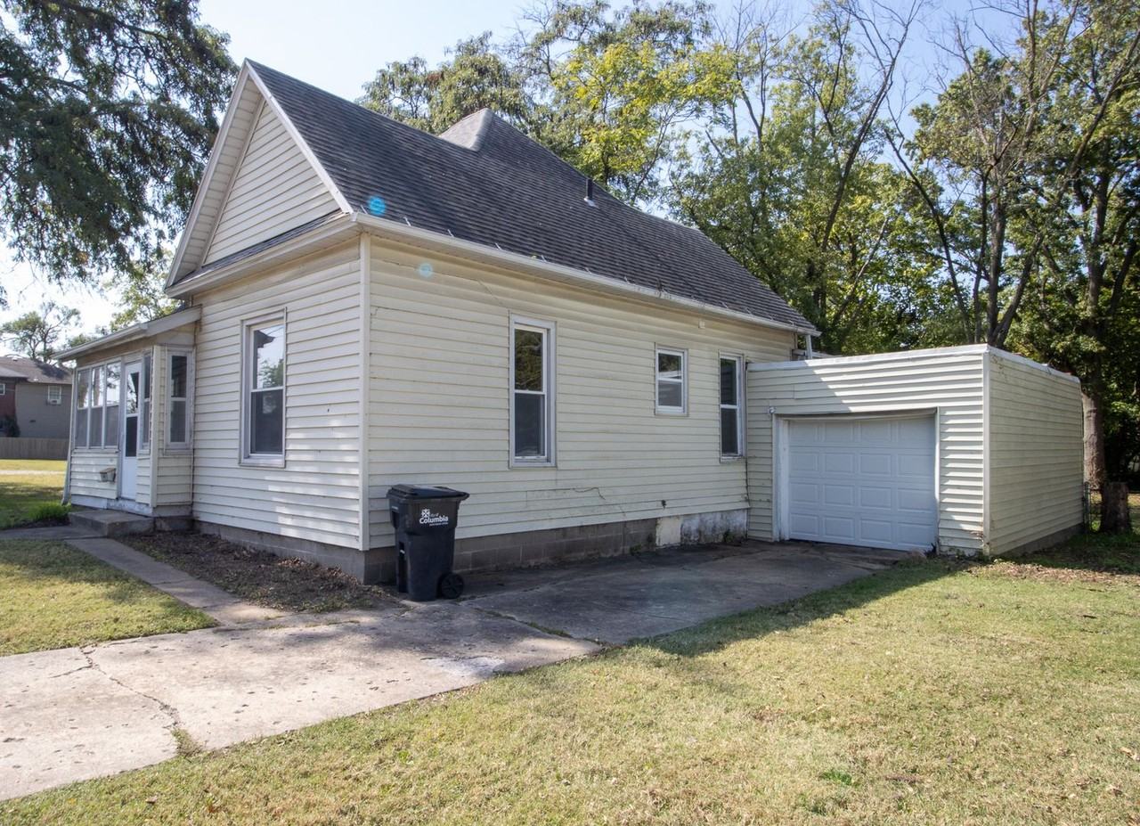 909 Range Line St - Photo 2 of 8
