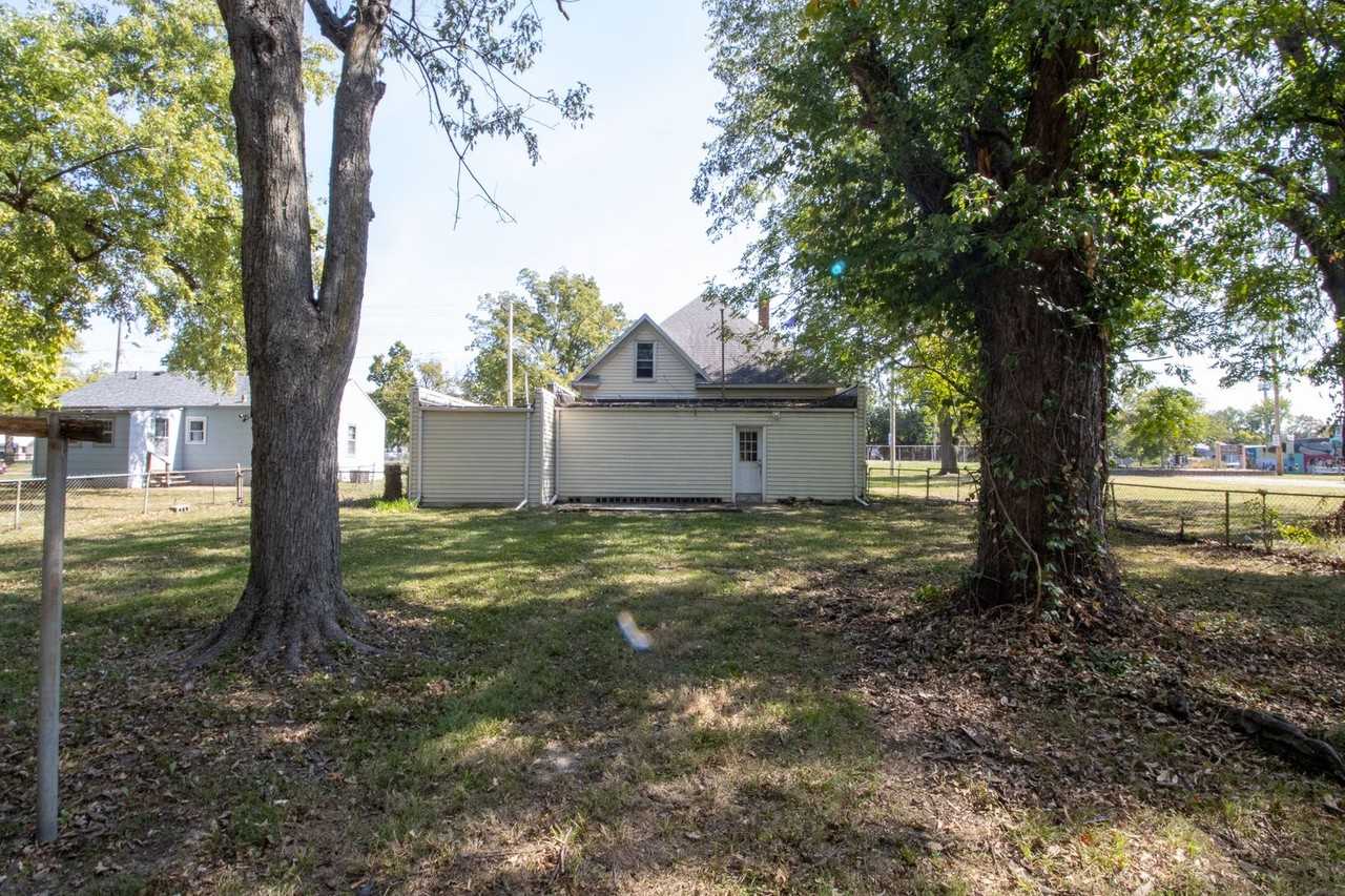 909 Range Line St - Photo 3 of 8