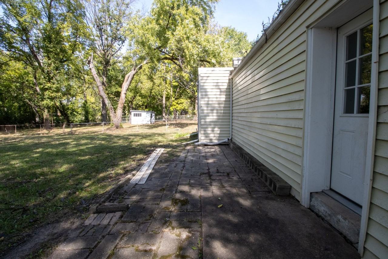 909 Range Line St - Photo 5 of 8