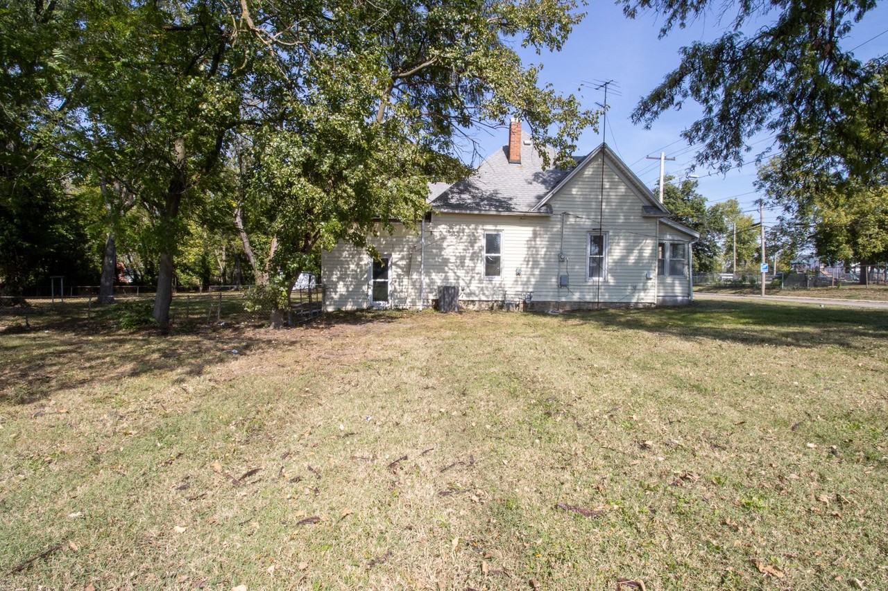 909 Range Line St - Photo 7 of 8