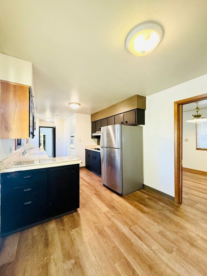 1212 Emigh St - Photo 6 of 18
