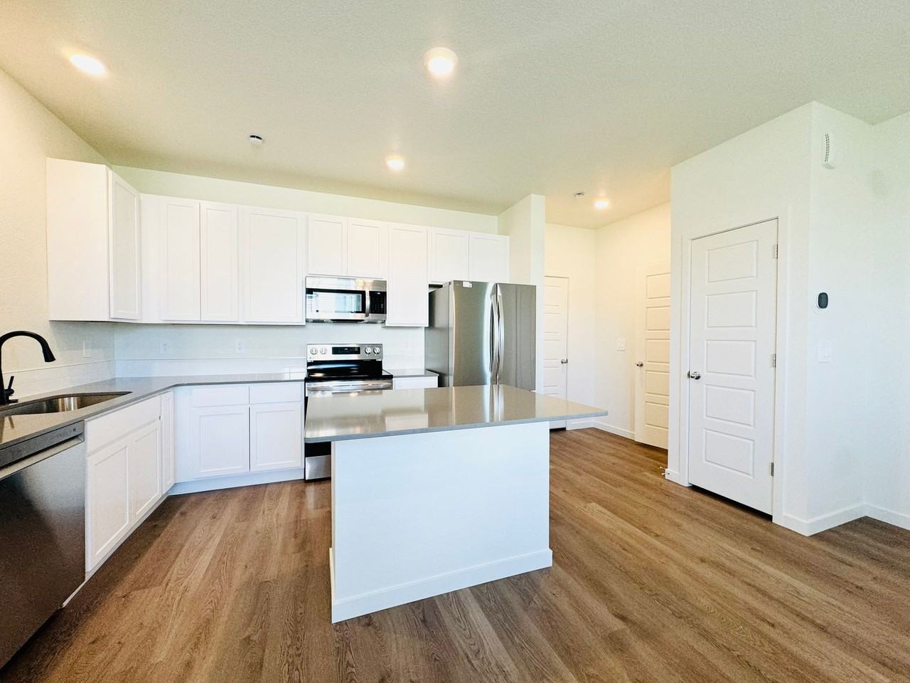 478 Condor Way - Photo 3 of 18