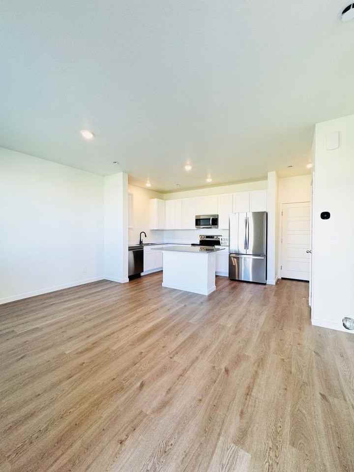 478 Condor Way - Photo 4 of 18