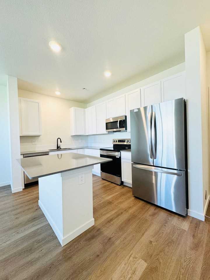 478 Condor Way - Photo 5 of 18