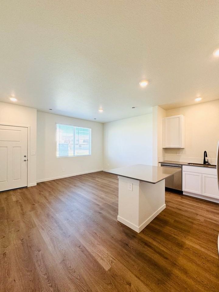 478 Condor Way - Photo 6 of 18