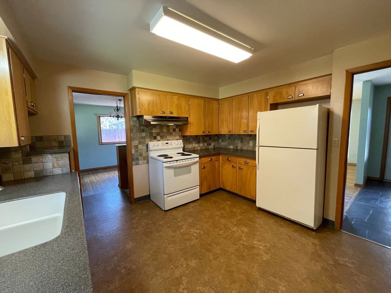 5630 N Greenwood Blvd - Photo 3 of 23