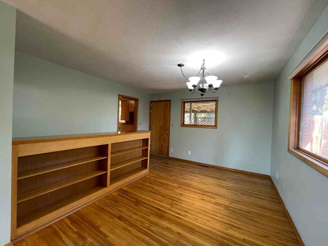 5630 N Greenwood Blvd - Photo 4 of 23