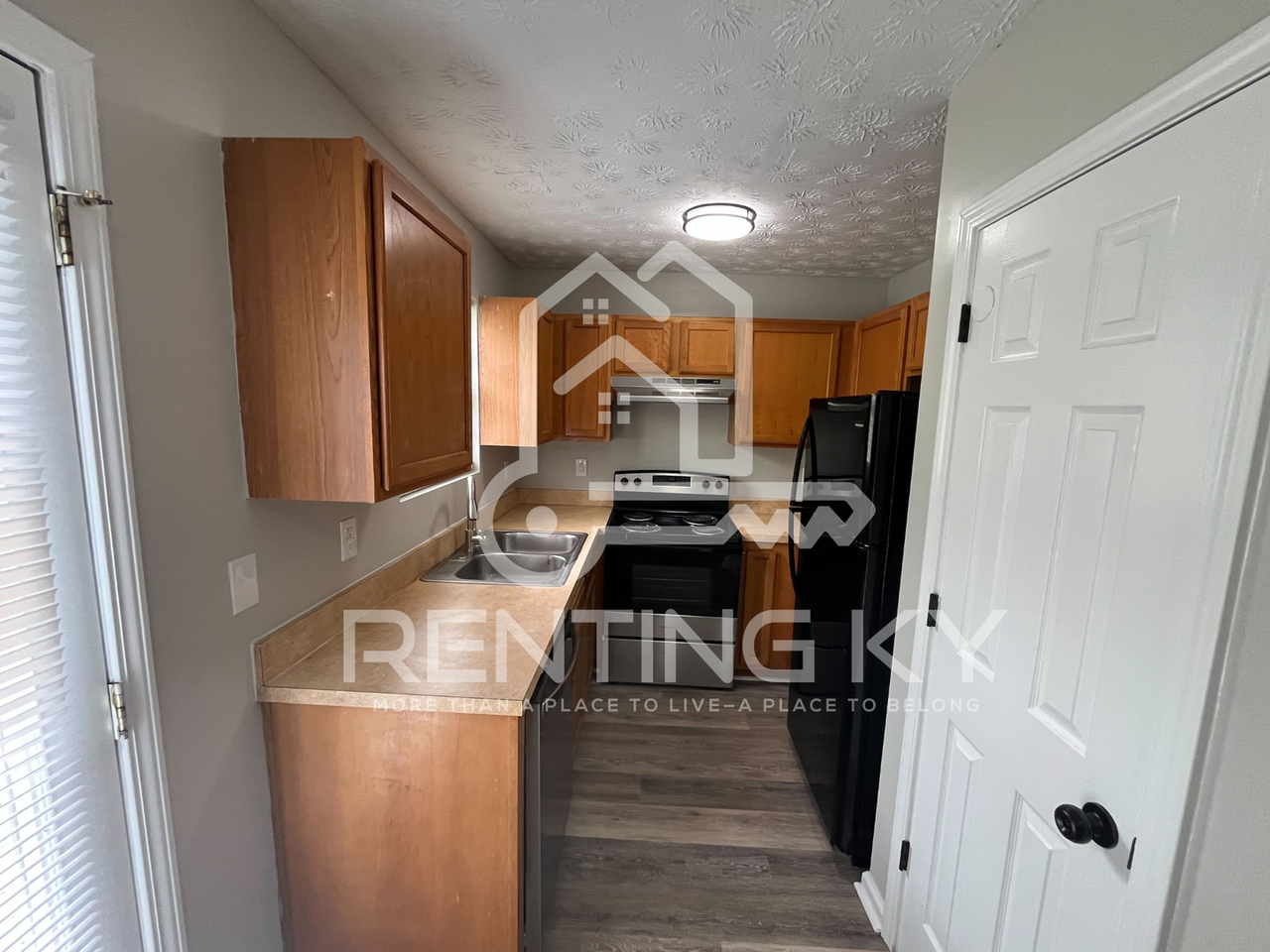 1431 Westwood Dr - Photo 3 of 14