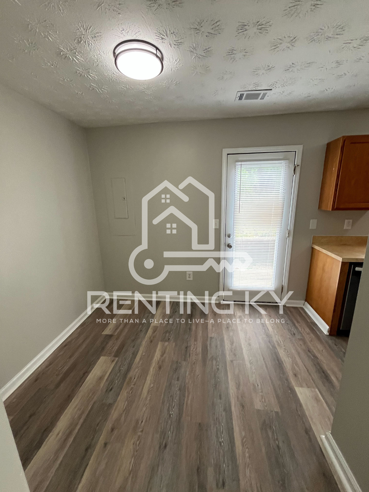 1431 Westwood Dr - Photo 4 of 14