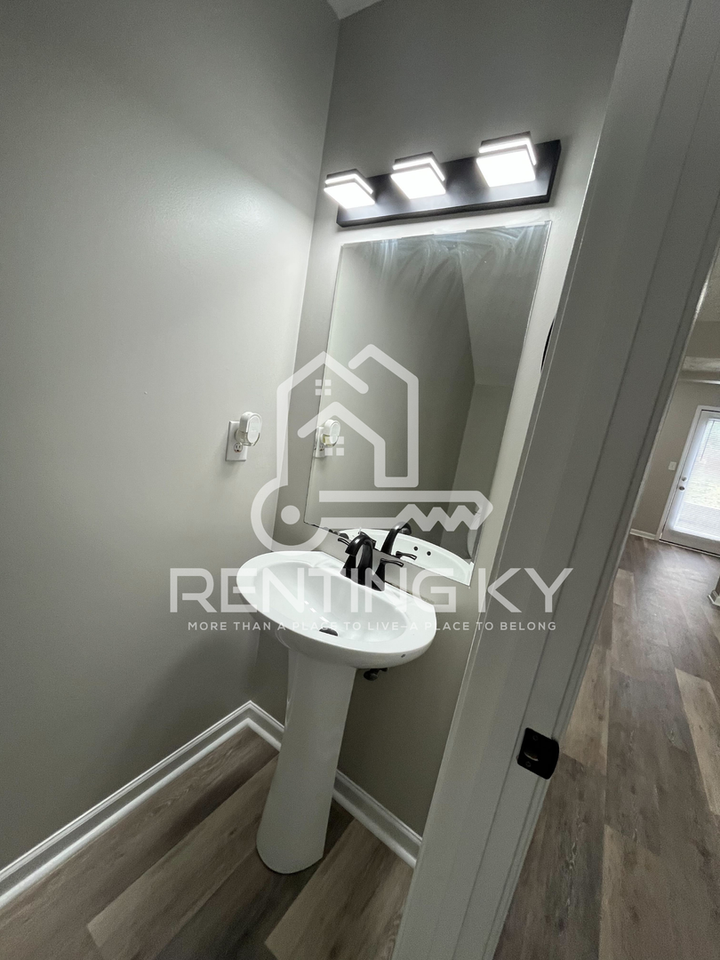 1431 Westwood Dr - Photo 5 of 14