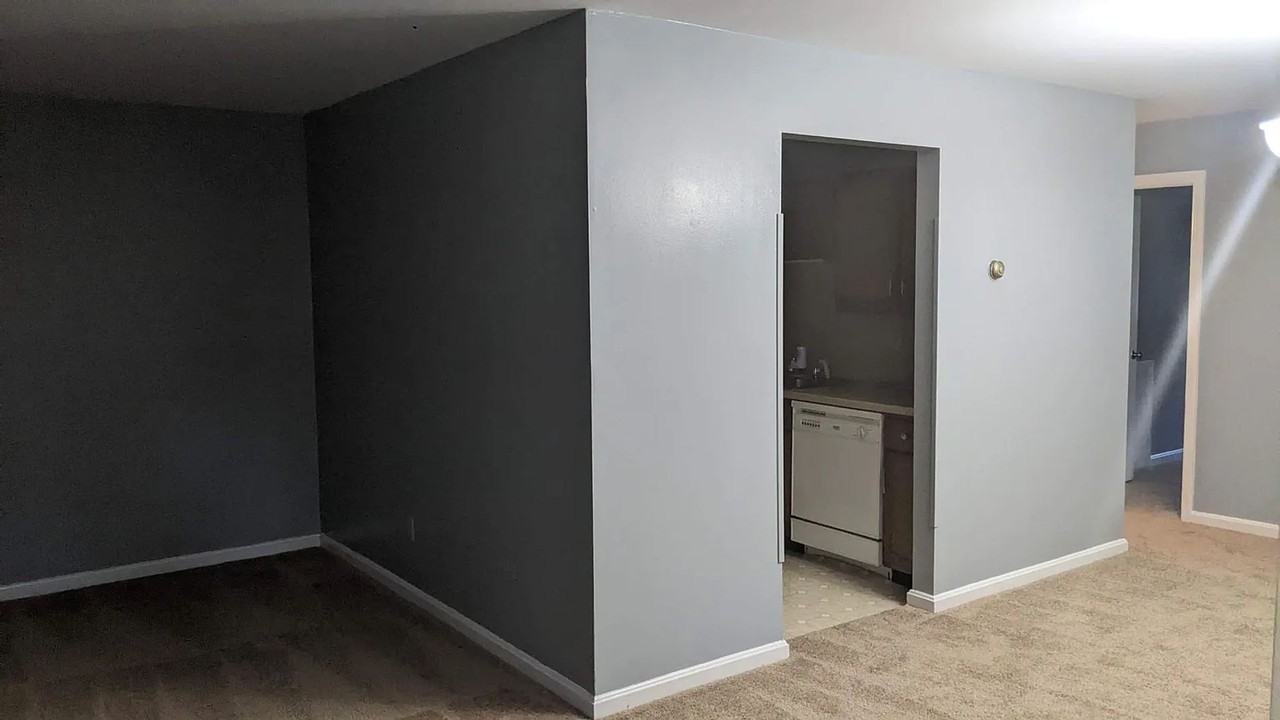 910 Rhue Haus Ln #B - Photo 5 of 19