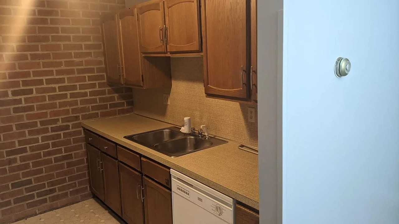 910 Rhue Haus Ln #B - Photo 7 of 19