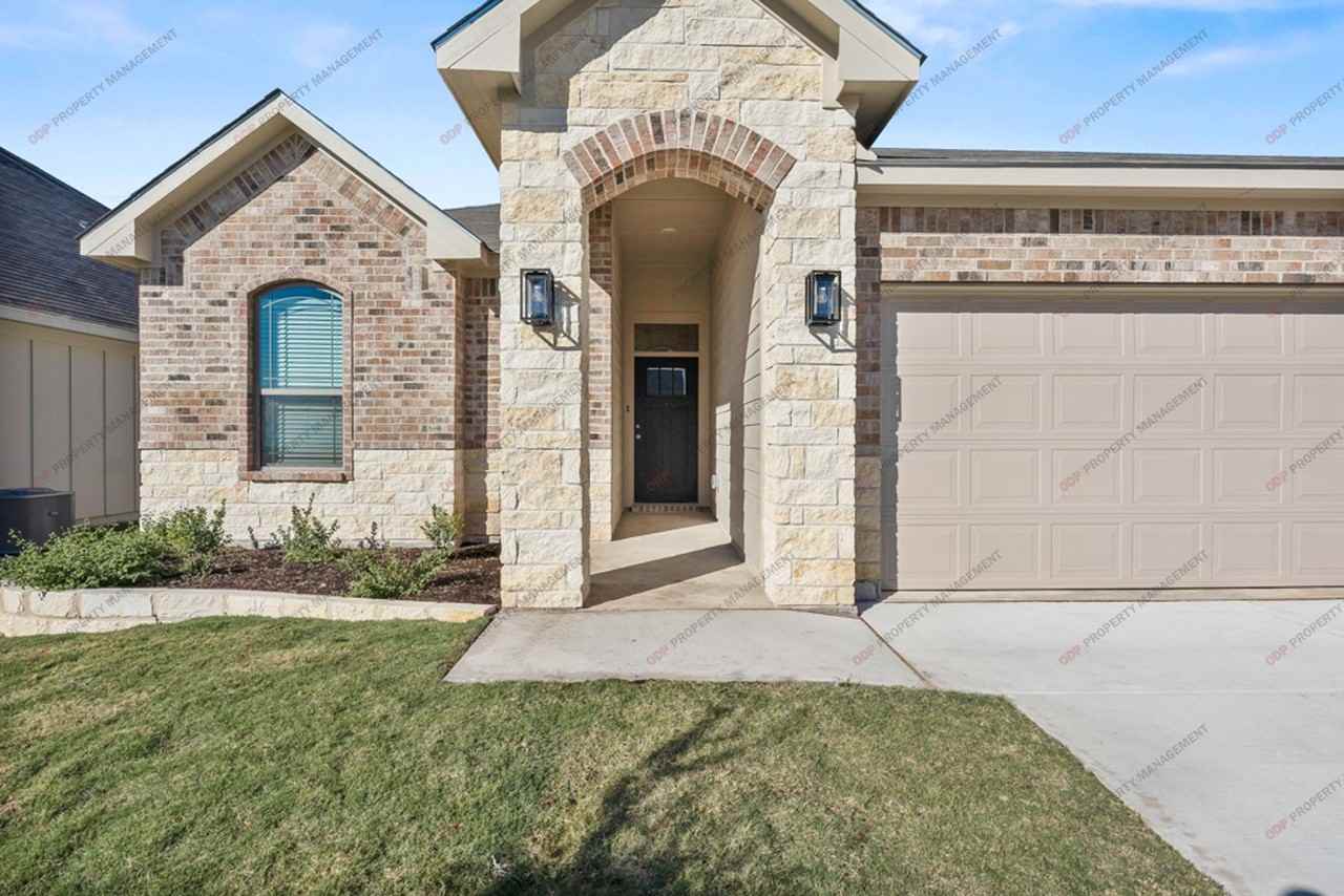 9512 Swenson Ln - Photo 4 of 31