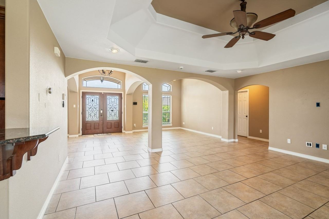 102 Yellowstone Dr - Photo 5 of 23