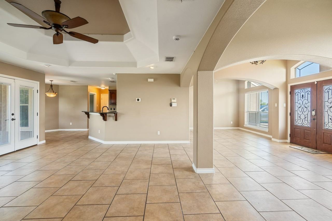102 Yellowstone Dr - Photo 6 of 23