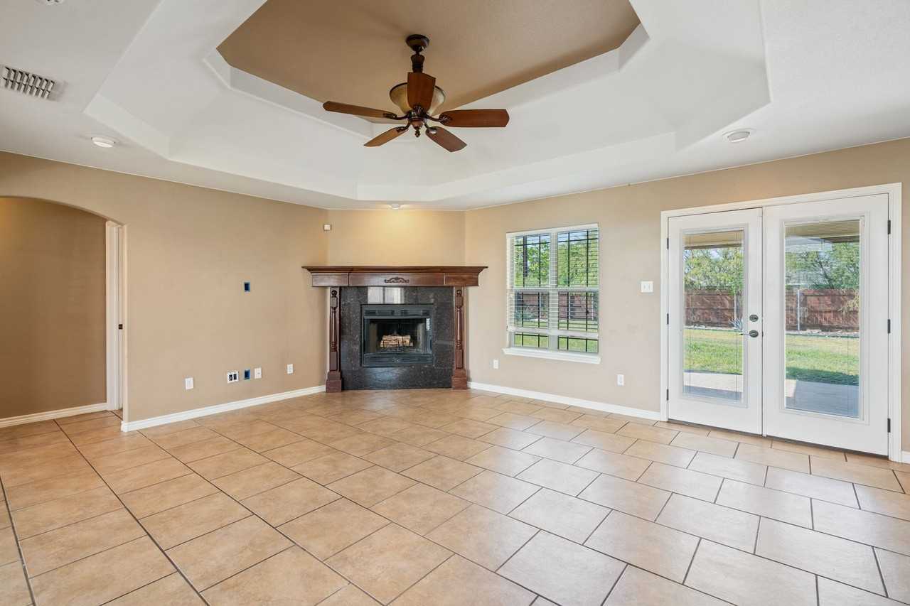 102 Yellowstone Dr - Photo 7 of 23