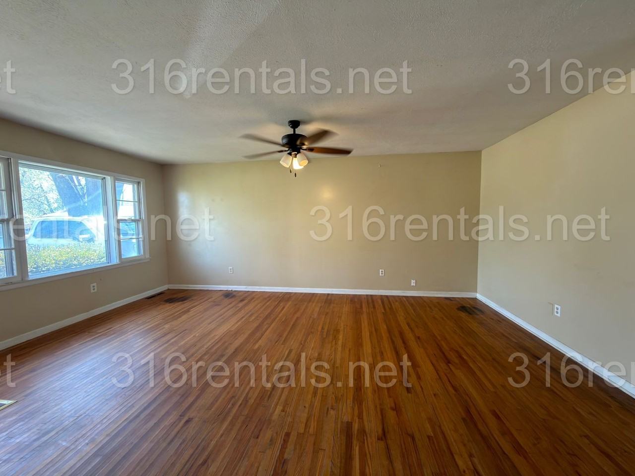 520 Linda Ln - Photo 3 of 20