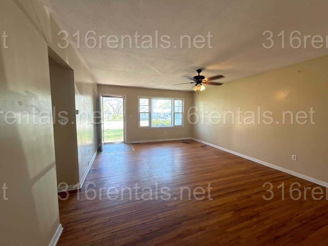520 Linda Ln - Photo 4 of 20