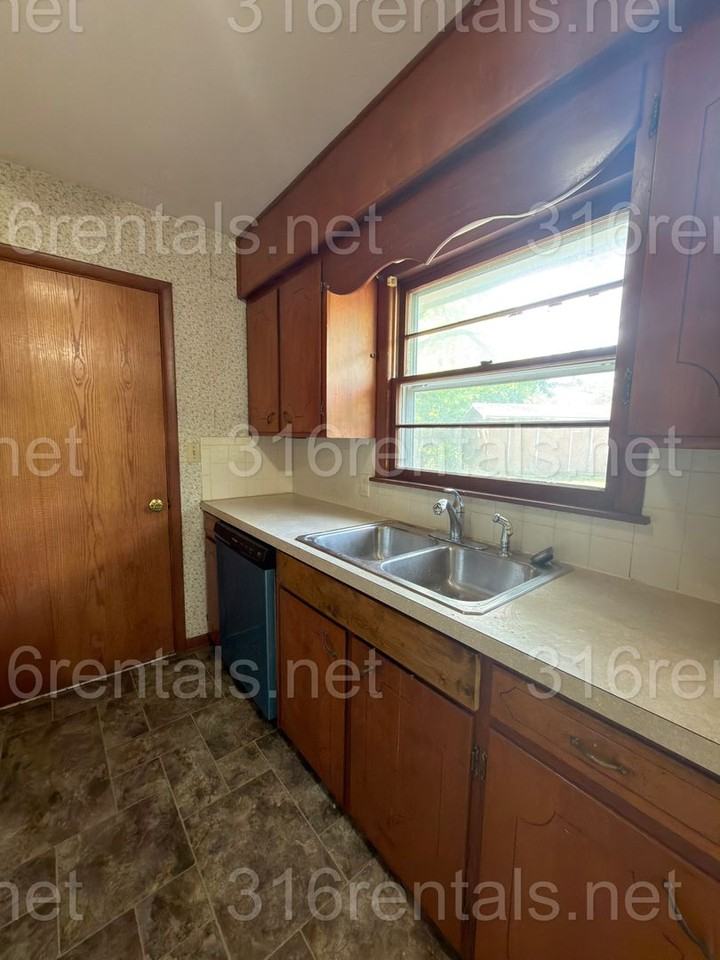 520 Linda Ln - Photo 7 of 20