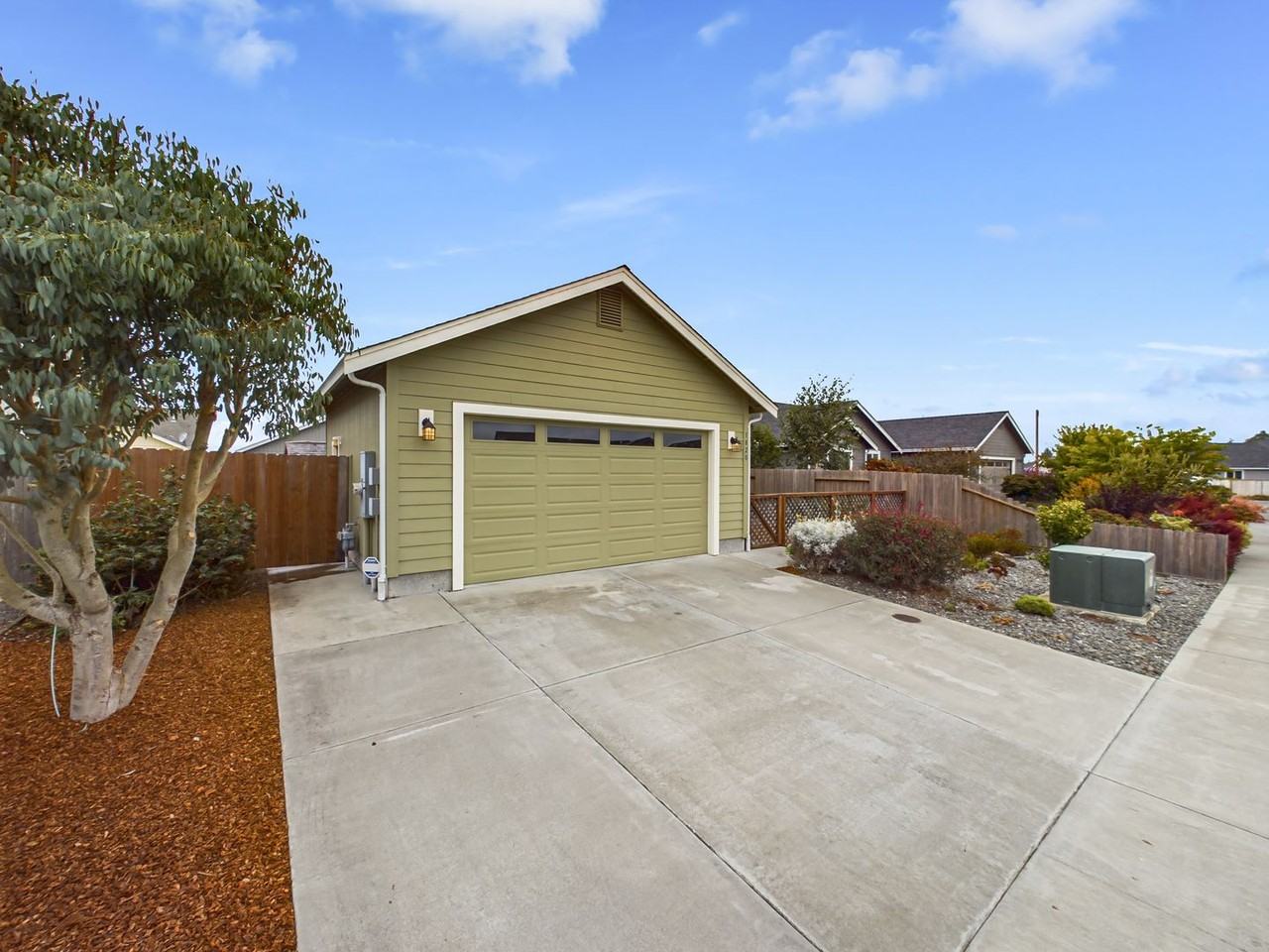 1820 Linda Way - Photo 3 of 34