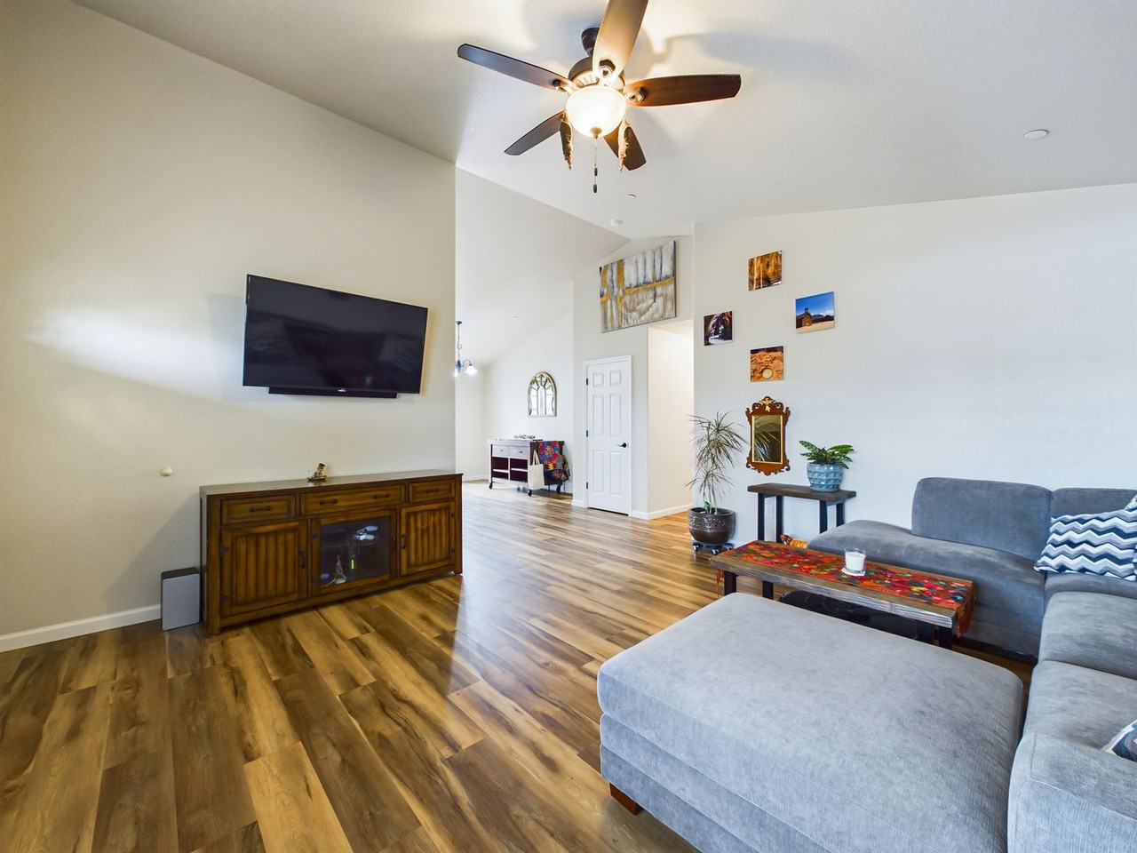 1820 Linda Way - Photo 7 of 34