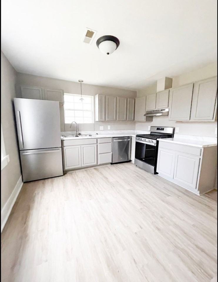 17 3rd Ave - Photo 2 of 9