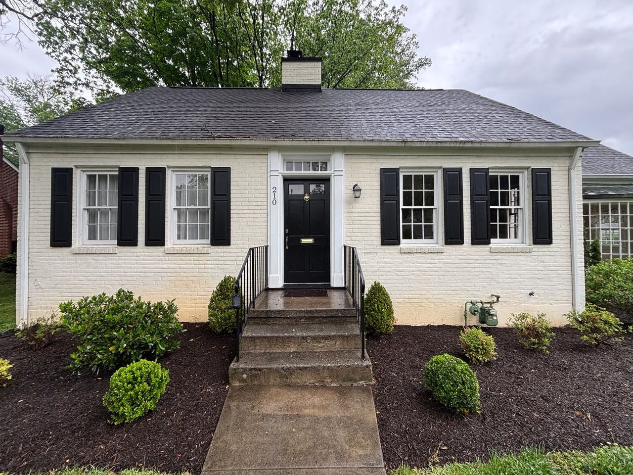 210 Locust Ave - Photo 4 of 36