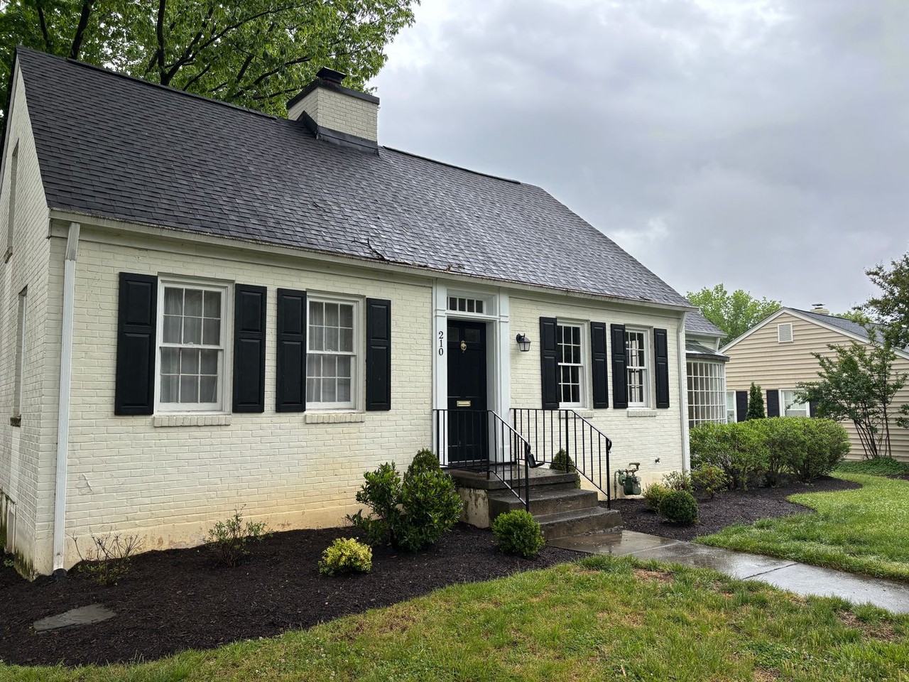 210 Locust Ave - Photo 6 of 36