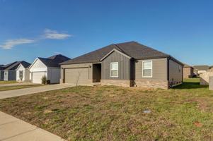 featured image of 419 W Barcelona St