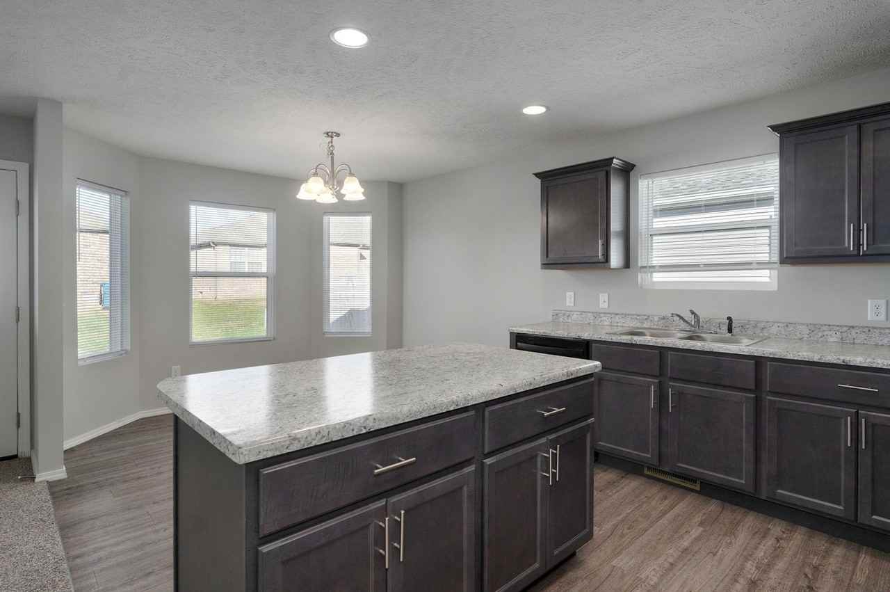 419 W Barcelona St - Photo 7 of 29