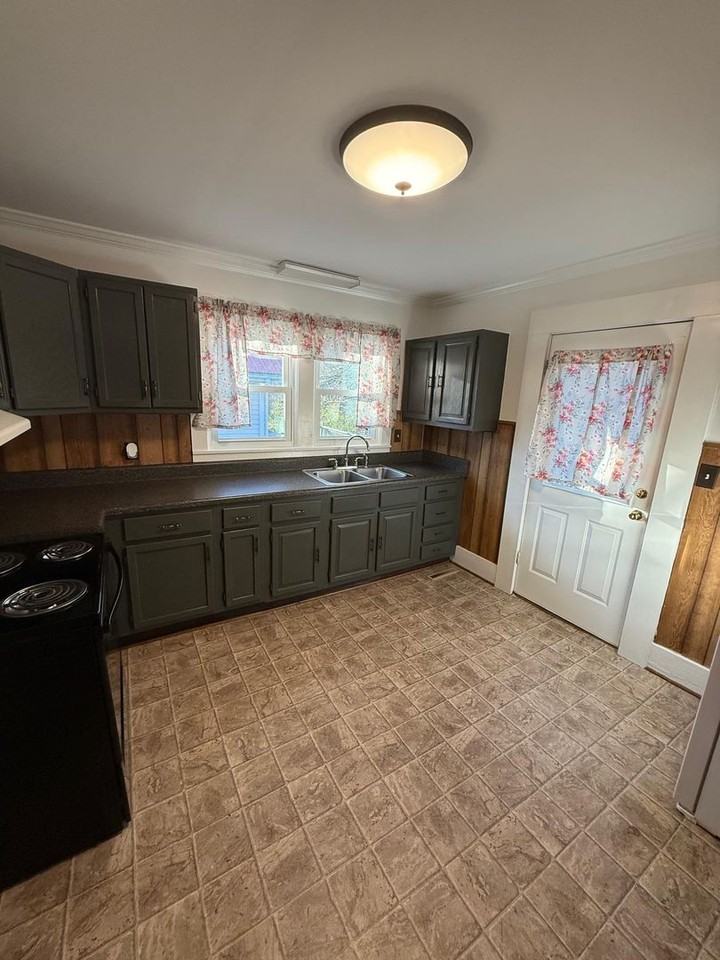 524 W Wainman Ave - Photo 2 of 9