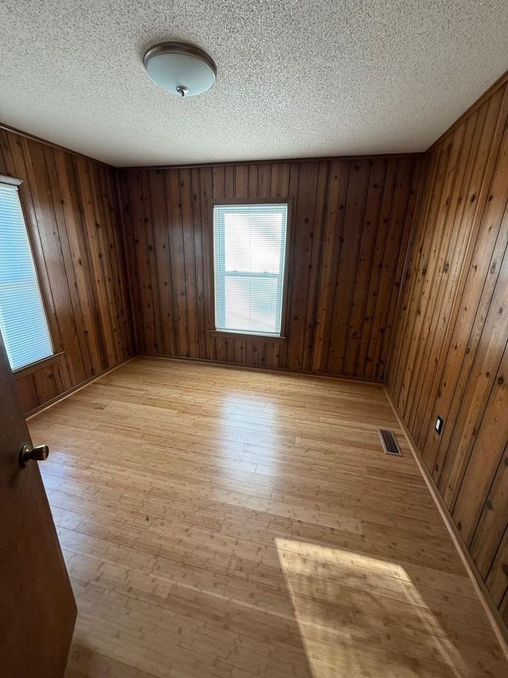 524 W Wainman Ave - Photo 4 of 9
