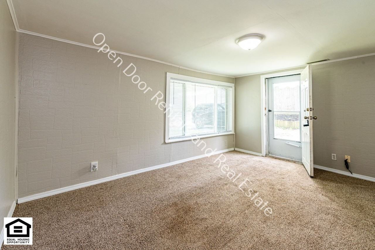 1214 Garden St - Photo 4 of 17