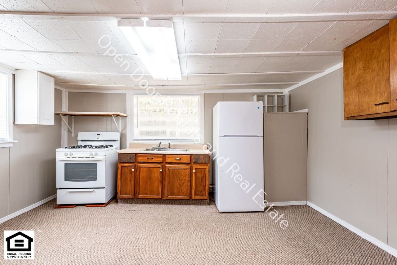 1214 Garden St - Photo 6 of 17