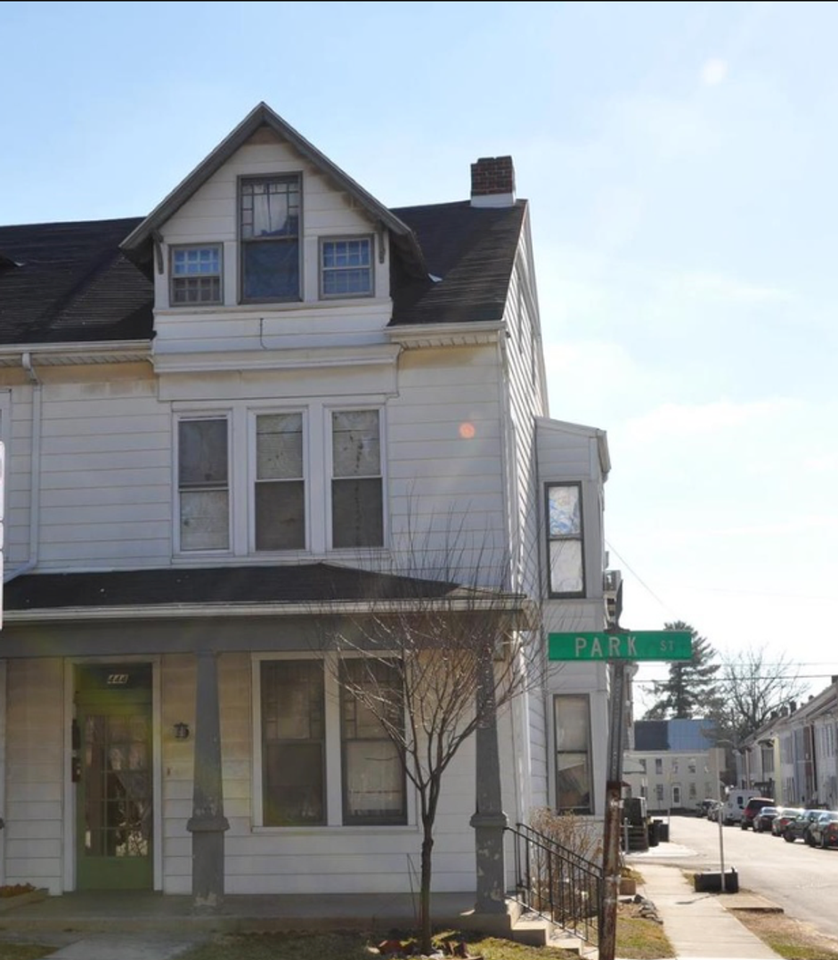 444 Park St - Photo 2 of 7