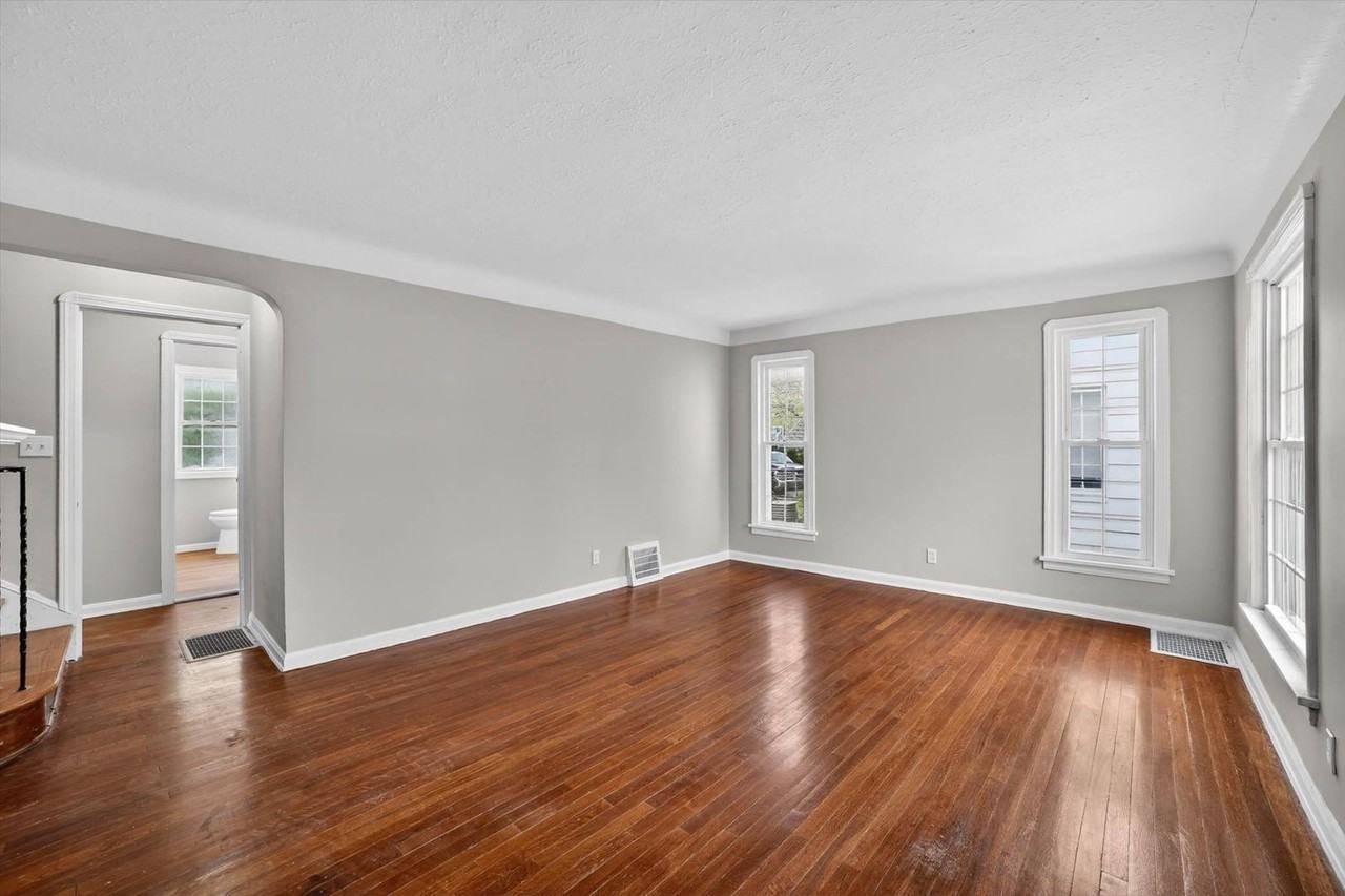 10204 Mccracken Blvd - Photo 3 of 26