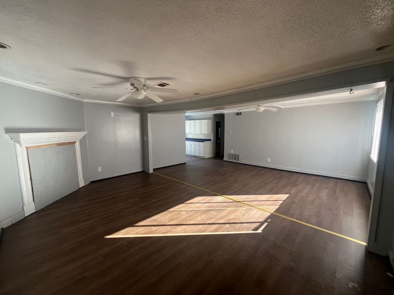 209 Laurel St - Photo 2 of 11
