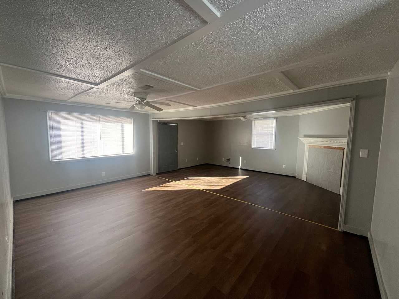 209 Laurel St - Photo 3 of 11