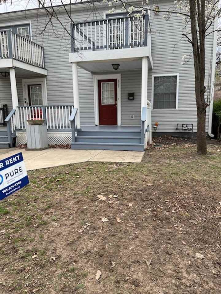 429 E 63rd Ter