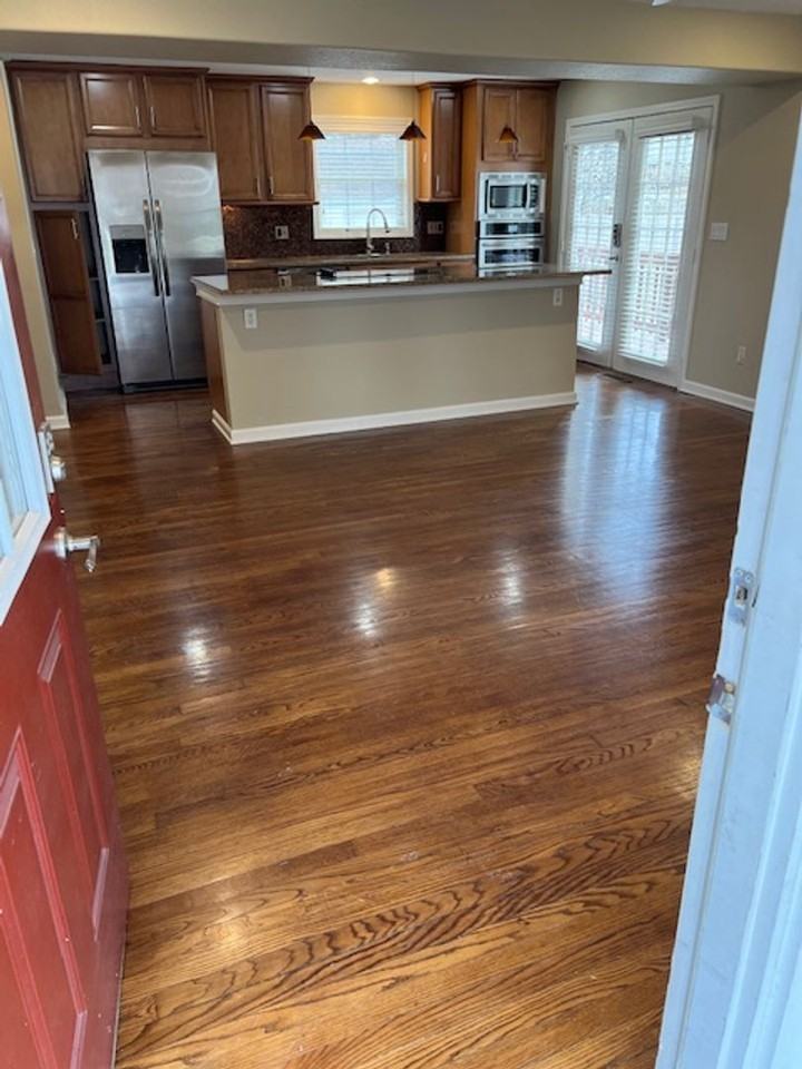 429 E 63rd Ter - Photo 3 of 41