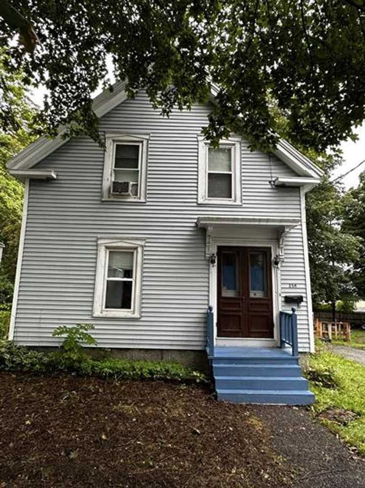 258 Essex St - Photo 2 of 10