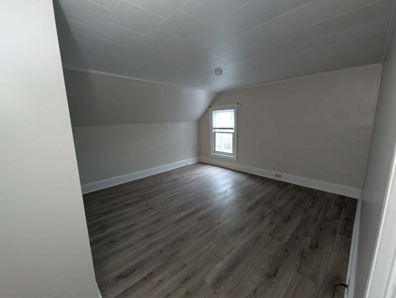 258 Essex St - Photo 3 of 10